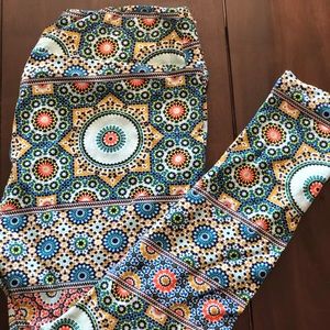 Multicolored TC Lularoe leggings- Never worn